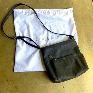 Michael kors purse (brand new)